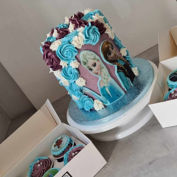 Frozen Cake (Anna&Elsa)