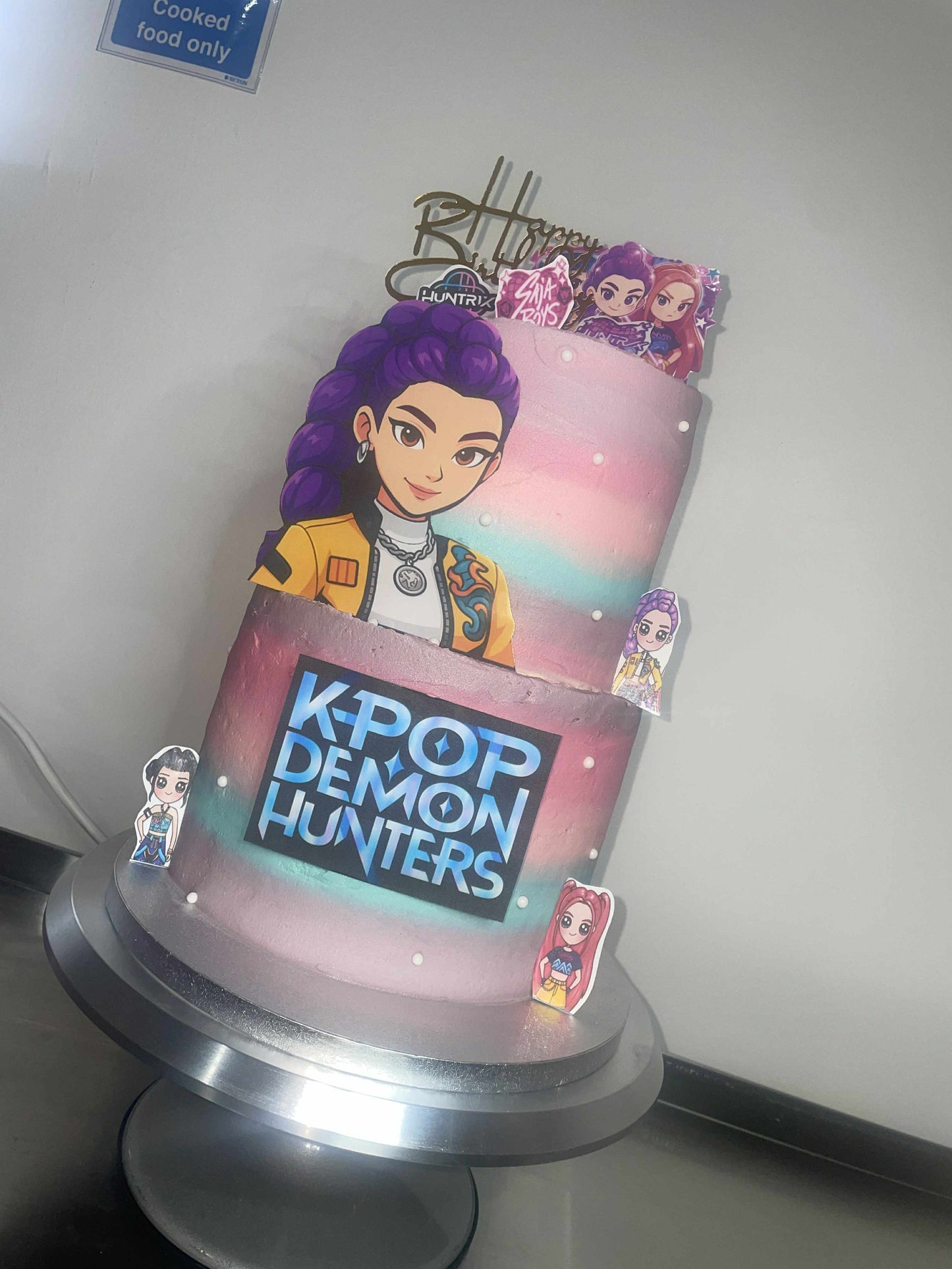 K-pop Demon hunters cake 2 Teir