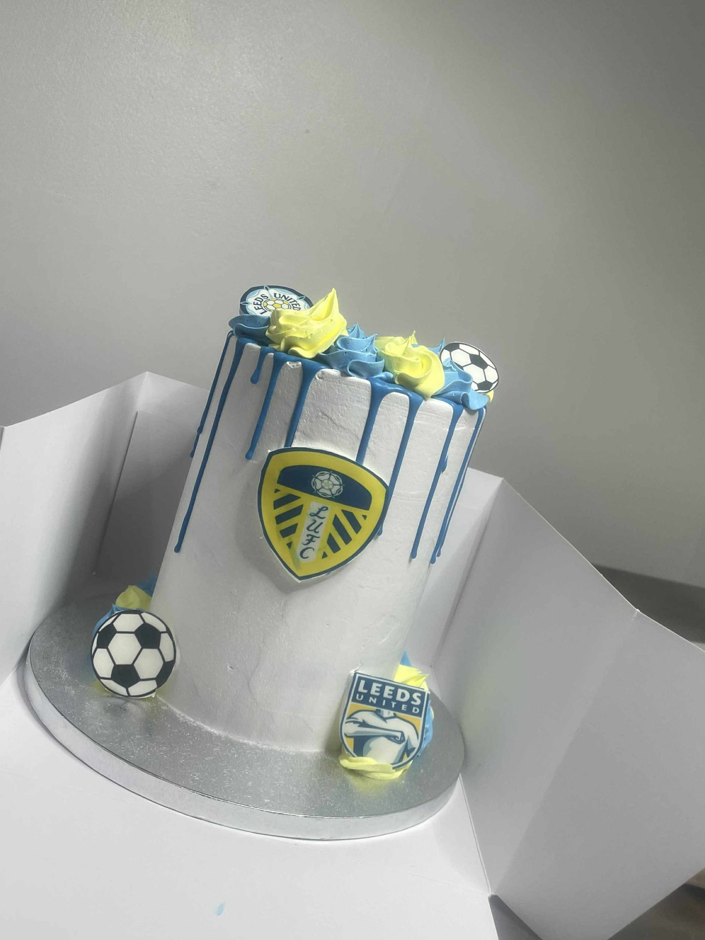 Leeds football cake