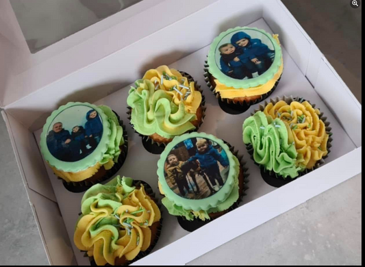 Green and yellow cupcakes