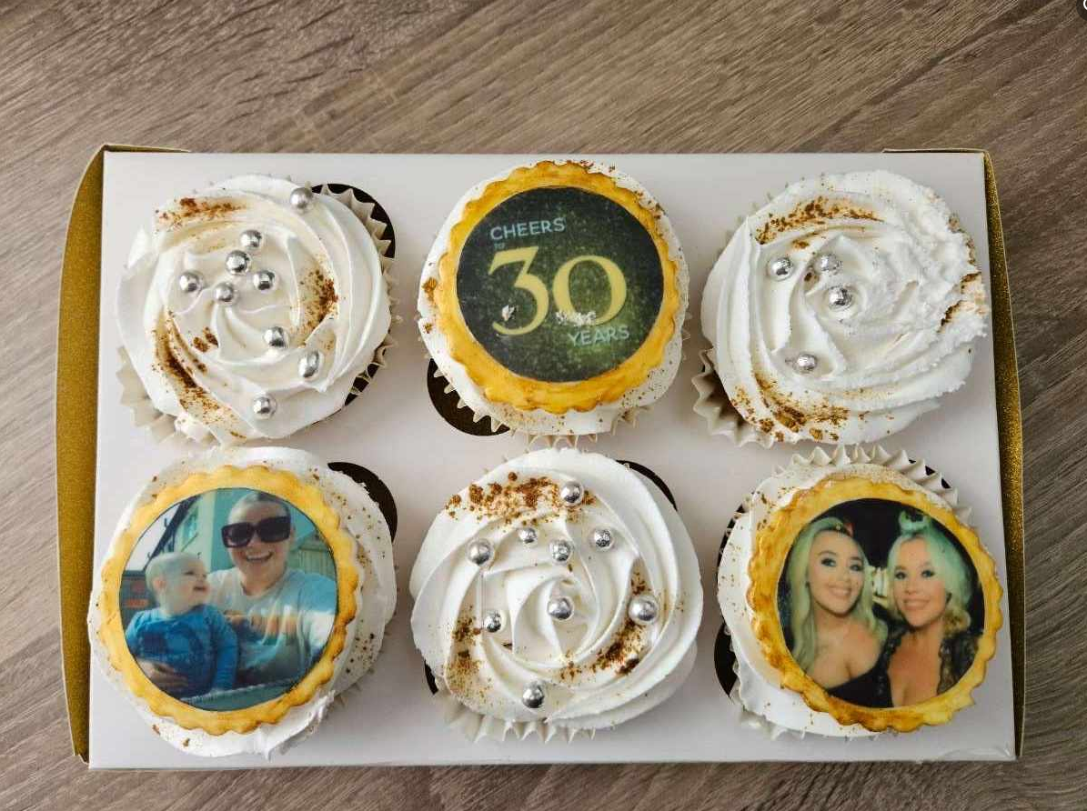 White & Gold 30th Birthday cupcakes